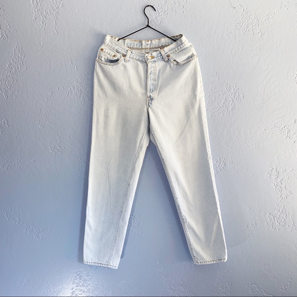 Vintage Levi’s 
90S 501 LIGHT BLUE WASH JEANS 28